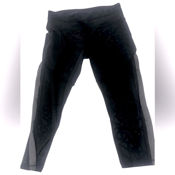 Lululemon pace mesh camo crop black cheetah print side reflective panels size 4 - Picture 11 of 16